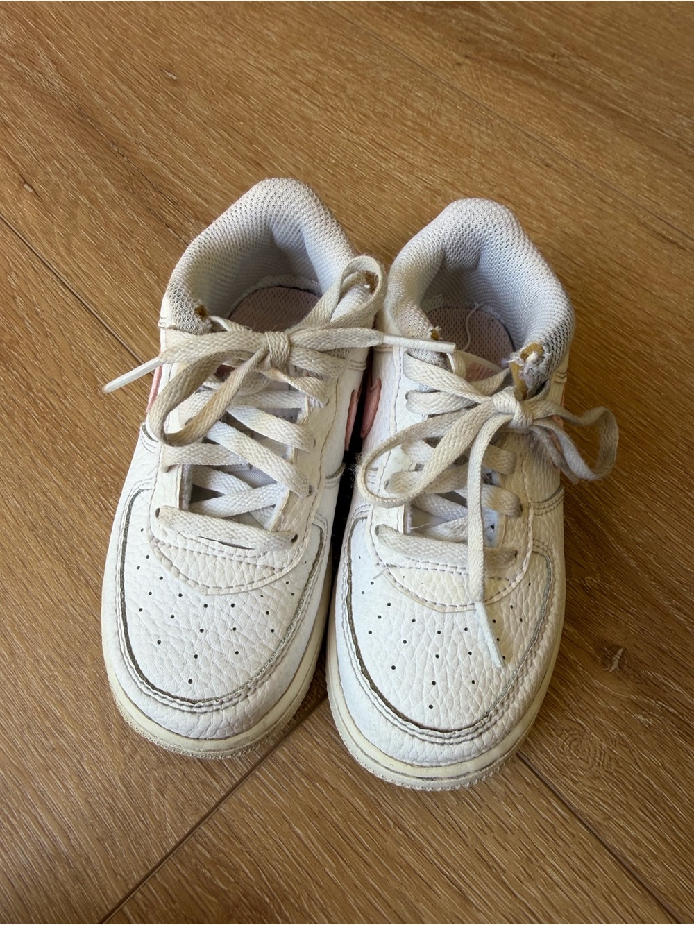 Nike Air Force 1 Kids White Leather Sneakers with Pink Swoosh - Picture 2 of 5